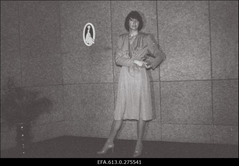 Klementis-peakunstnik, peakonstruktor, rõivamudelid, krookimis- ja tikkimismasinad.