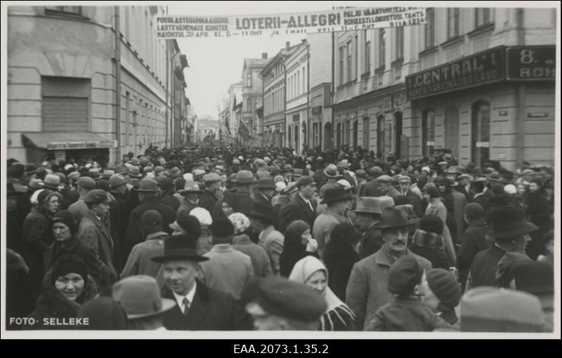 Esimese mai rahvusvahelise töörahvapüha demonstratsioon Tartus 01.05.1932, rongkäik Rüütli tänaval