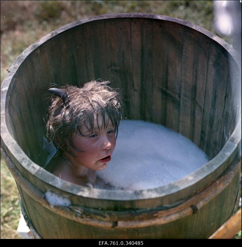 Stuudio "Tallinnfilm" muusikaline lastefilm "Nukitsamees".
Nukitsamehena Egert Soll.