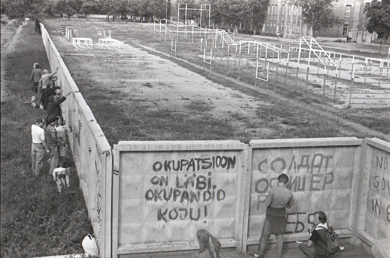 Pikett endises Nõukogude Armee sõjaväeosas Tondil.