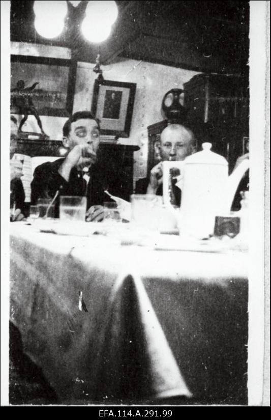 Mereväe I aastapäeva 21.dets.1919.a. puhul kingitud album. Vambola, Lembitu, Lennuk, väiksemad laevad, nende meeskonnad.