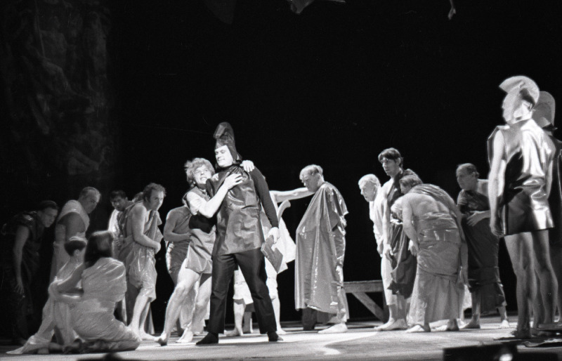 I. Madachi näidend Inimese tragöödia teatris Vanemuine. Stseen lavastusest. Stseen lavastusest.