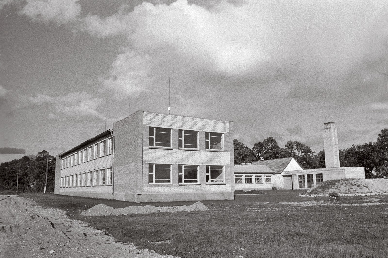 Virtsu 8-klassilise kooli hoone.