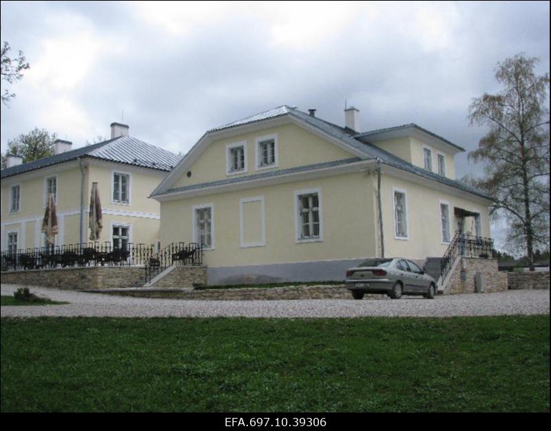 Padise mõisahoonete kompleks.