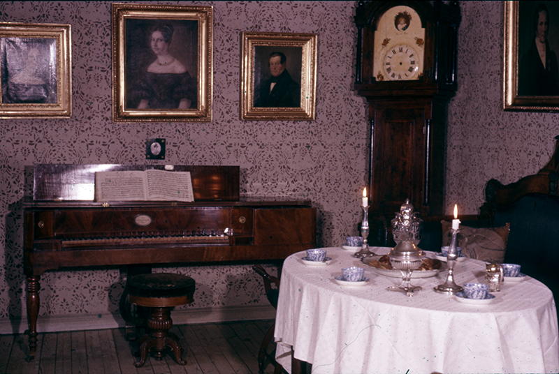 Turun linna, katettu pöytä empire huoneessa; sisäkuva