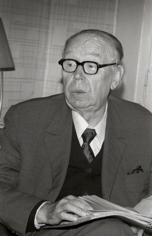 Kirjandusteadlane Valmar Adams.