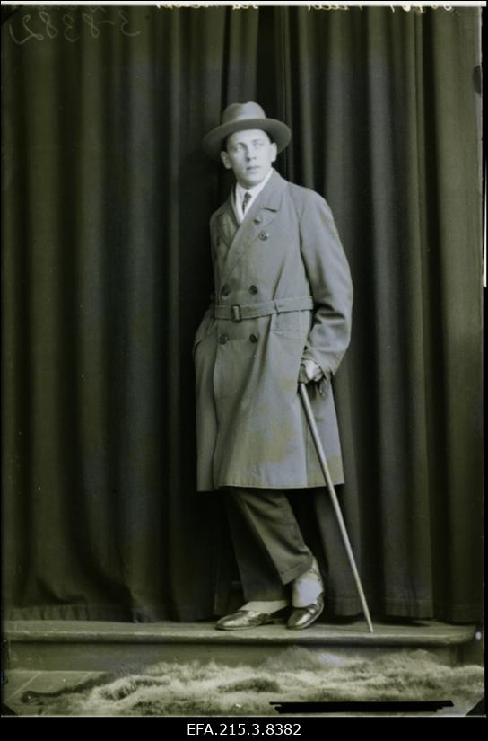 Piller, Hans - näitleja teatris Ugala.