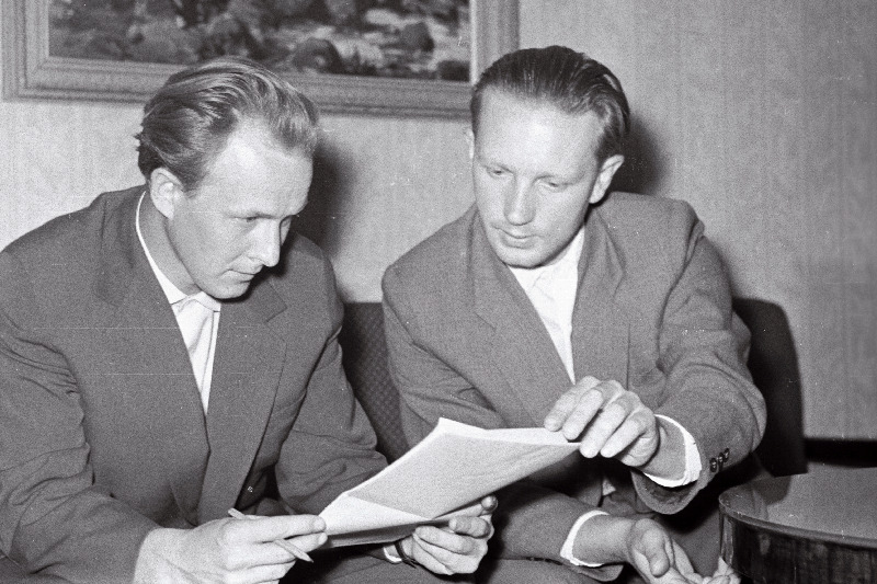 Eesti NSV Teaduste Akadeemia Geoloogia Instituudi geoloogiasektori juhataja Dimitri Kaljo ja geoloogiateaduste kandidaat Einar Klaamann.