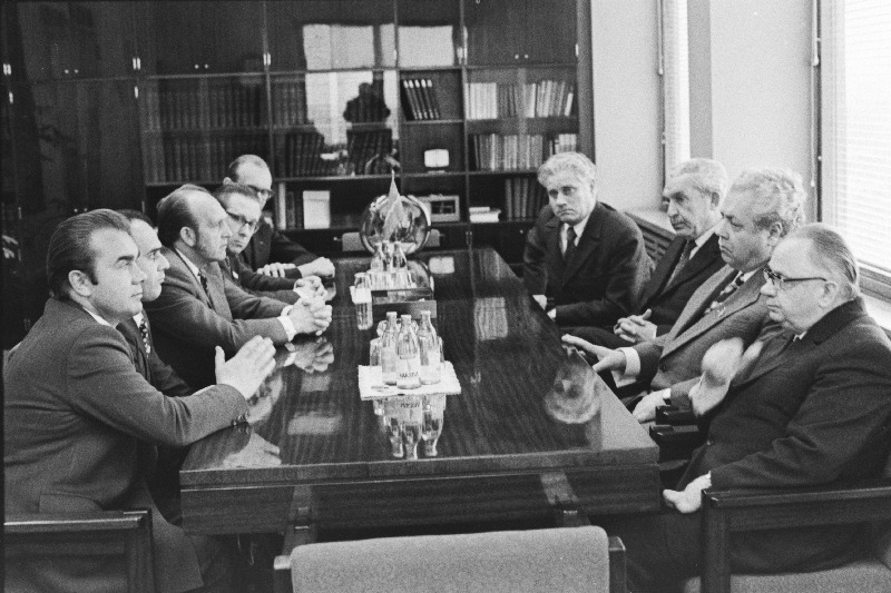 NSVL Ministrite Nõukogu juures asuva Kehakultuuri- ja Spordikomitee S. Pavlov (vasakult 1.) vastuvõtul EKP Keskkomitees. Vasakult 3. ENSV Ministrite nõukogu eesimehe asetäitja A. Green, 4. Tallinna Linna TSN Täitevkomitee esimees Ivar Kallion, 5. ENSV Ministrite Nõukogu juures asuva Kehakultuuri- ja spordikomitee esimees Juhan Unger, 6. EKP Tallinna Linnakomitee esimene sekretär N. Johanson, 7. ENSV Ministrite Nõukogu esimees V. Klauson, 8. ENSV Ülemnõukogu Presiidiumi esimees A. Vader ja 9. EKP Keskkomitee esimene sekretär J. Käbin.