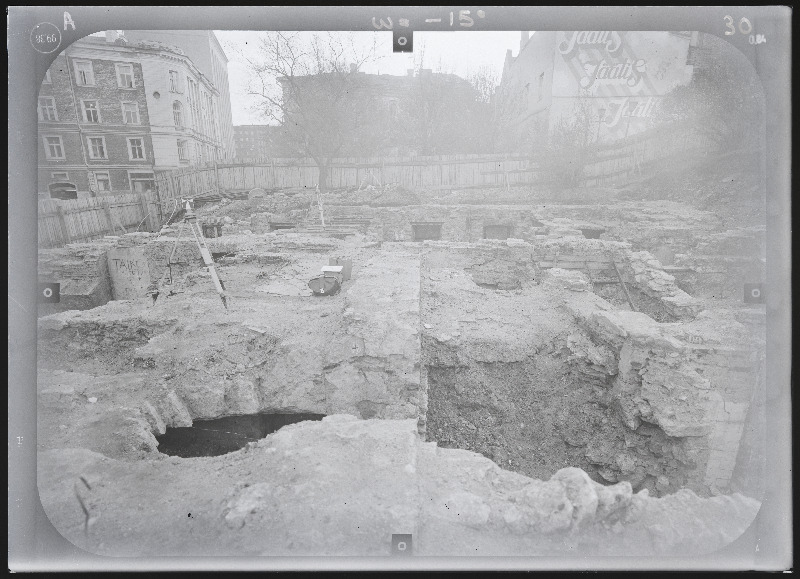 Tallinn. Kvartal nr 37. Ehitusarheoloogia. Harju tänava stereofotogramm-meetriline mõõdistamine.