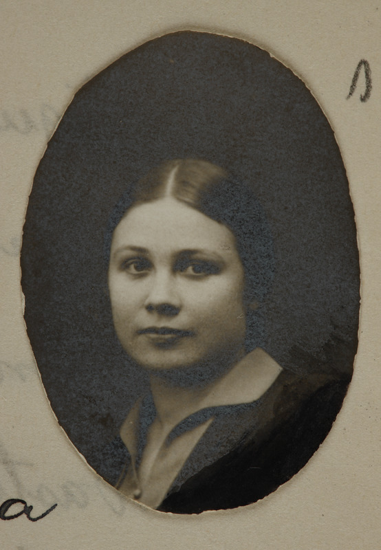 Eesti üliõpilaste seltsi "Veljesto" liige Helene Bachman, ovaalne portreefoto