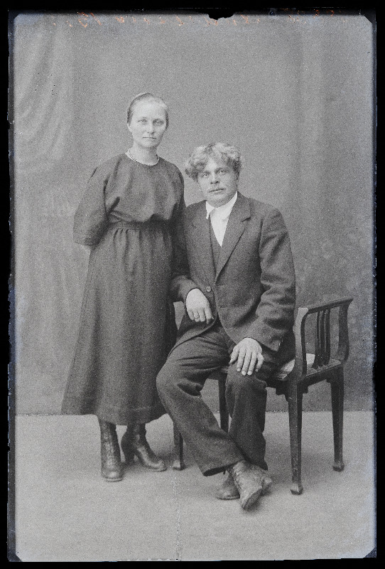 Andrekson naisega.
