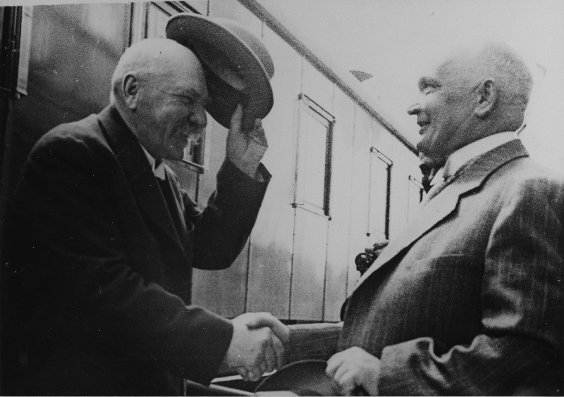 Soome president P.E. Svinhufvud saabub külla riigivanem K. Pätsile. Vastuvõtt Oru jaamas.
