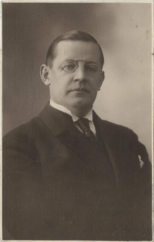 Tartu Ülikooli teoloogiaprofessor Hugo Bernhard Rahamägi, portreefoto