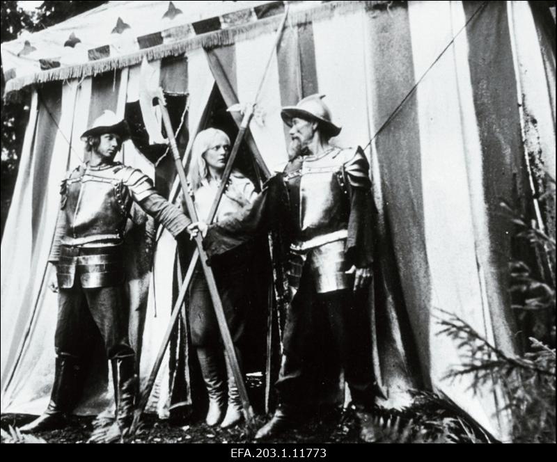 Stseen Tallinnfilmi mängufilmist "Viimne reliikvia". Agnest (Ingrida Andrina) hoitakse vangistuses.