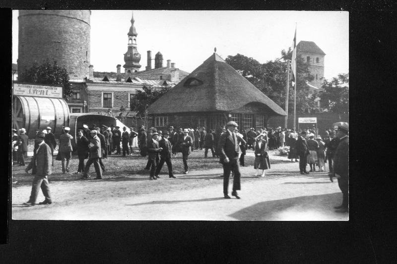 Näitusmess Tallinnas Tornide väljakul.