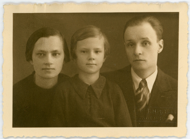 Karl-Joseph, Selma-Anette ja Hellä Tuimaa. Passitaotluse foto