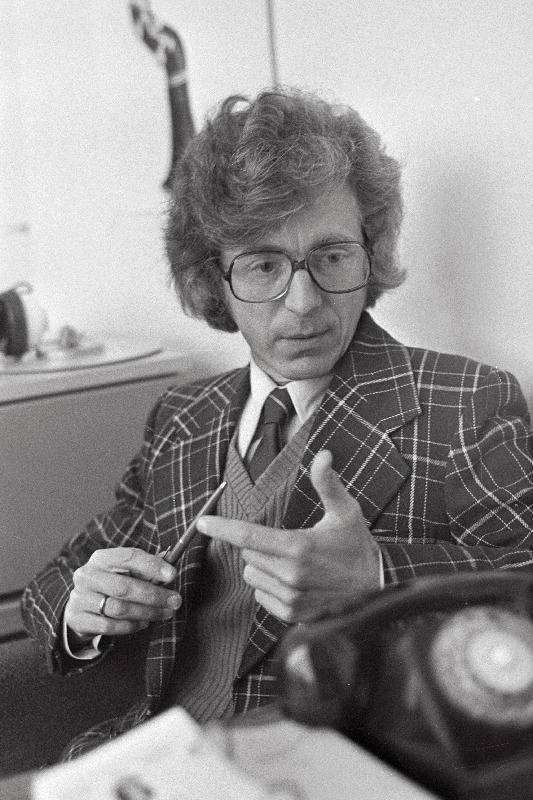 Eesti Raadio muusikasaadete peatoimetuse peatoimetaja kohusetäitja Aarne Vahuri.