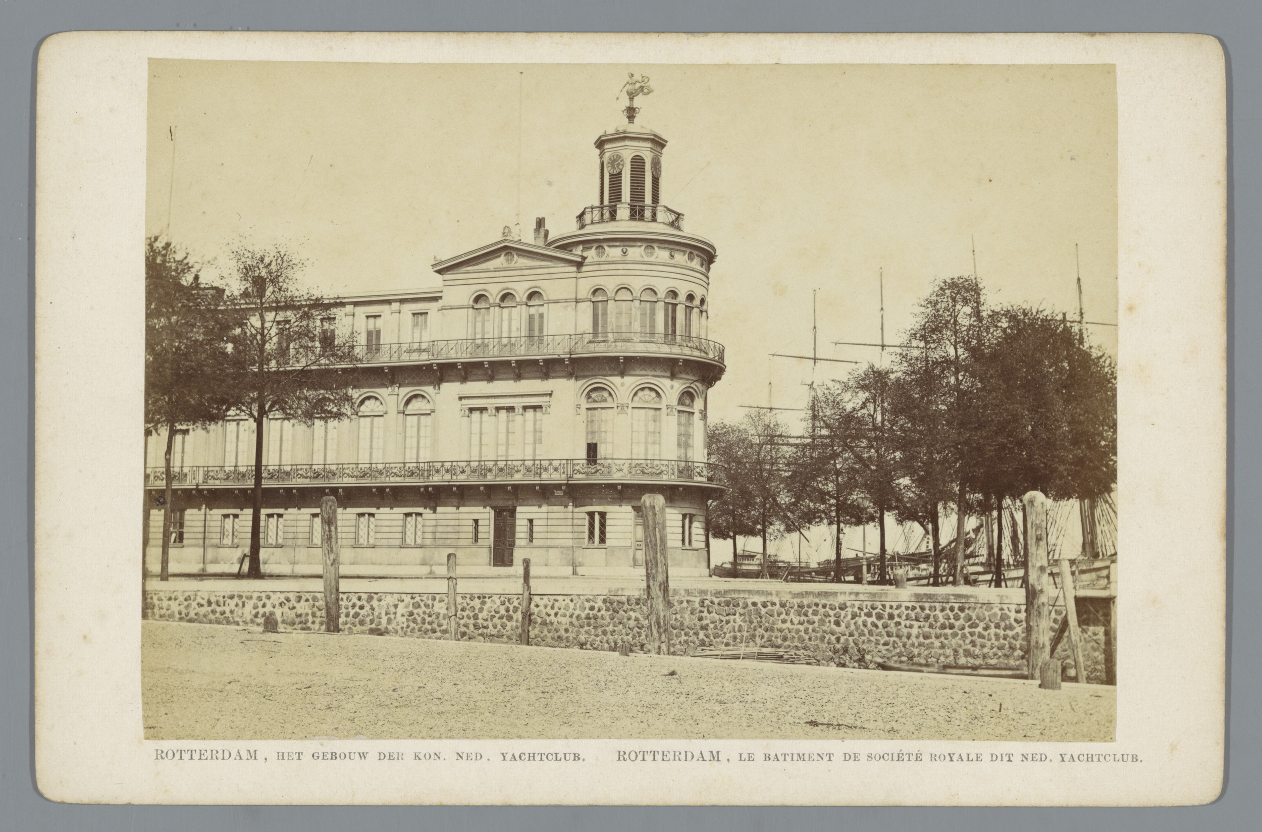 Gezicht op het gebouw van de Koninklijke Nederlandse Yachtclub te Rotterdam, Rotterdam, Het gebouw der Koninklijke Nederlandse Yachtclub, Rotterdam, le batiment de société royale dit Ned. yachtclub.