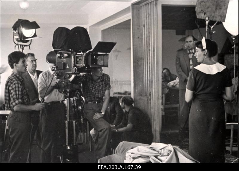 Filmistuudio Tallinnfilm mängufilmi Juhuslik kohtumine võtete ajal.