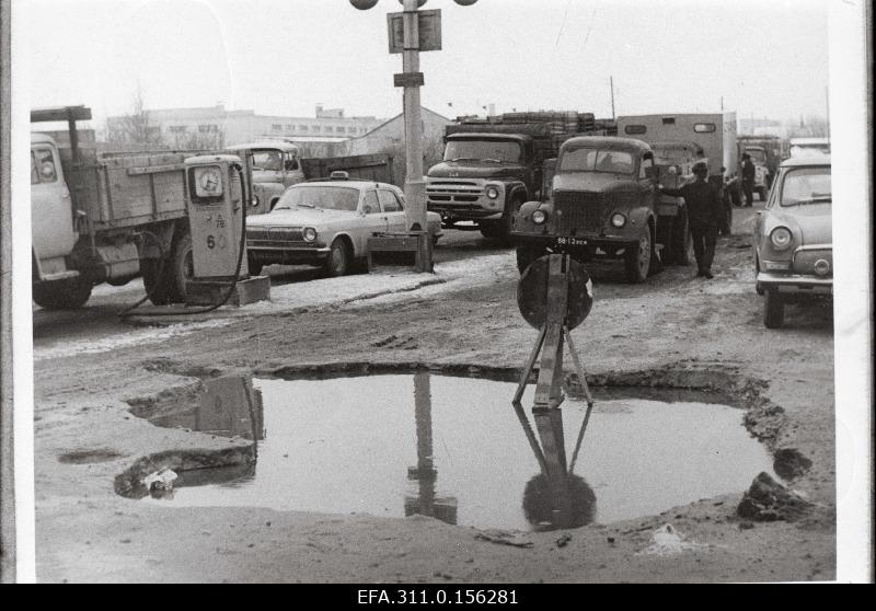 Leningradi maanteel asuv bensiinijaam.