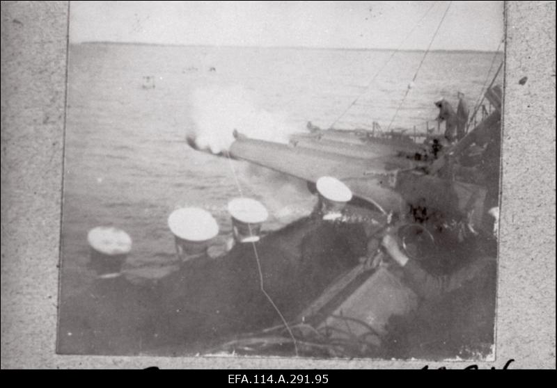 Mereväe I aastapäeva 21.dets.1919.a. puhul kingitud album. Vambola, Lembitu, Lennuk, väiksemad laevad, nende meeskonnad.