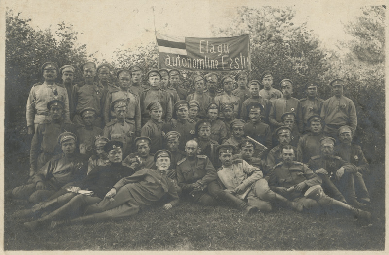 Eestlased Esimeses maailmasõjas, Omski polgu eestlased sini-must-valge lipu all