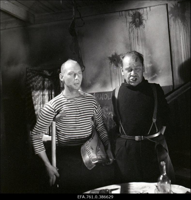 Filmi "Äratus" filmimine. Tõnu Kark Voldemar Rassi osas. Väino Laes Saareaugu Arnoldi osas.