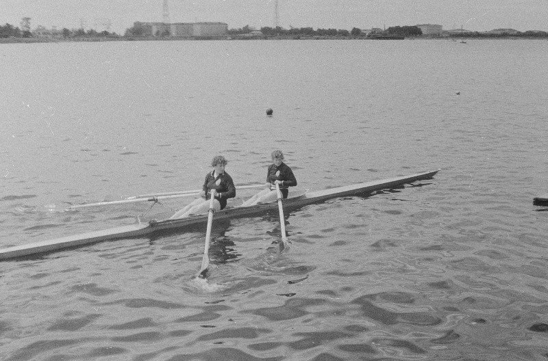 Võistlused sõudmise 100 aastapäeva tähistamiseks. (Esimene sõudeklubi Venemaal asutati 1860 aastal Peterburis).