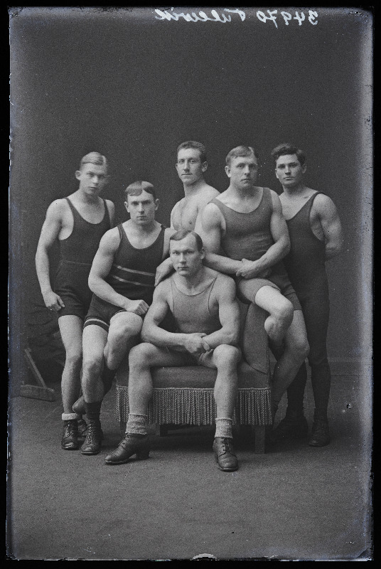 Grupp Viljandi spordiseltsi Tulevik maadlejaid.