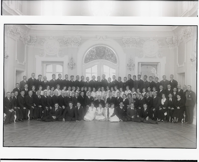 Grupp Põllutöökooli õpilasi.