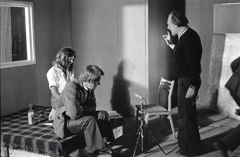 Stuudio Tallinnfilm teaduslik-fantastiline põnevusfilm "Hukkunud Alpinisti hotell". Näitlejaproovis Evald Hermaküla, paremal režissöör-lavastaja Grigori Kromanov.