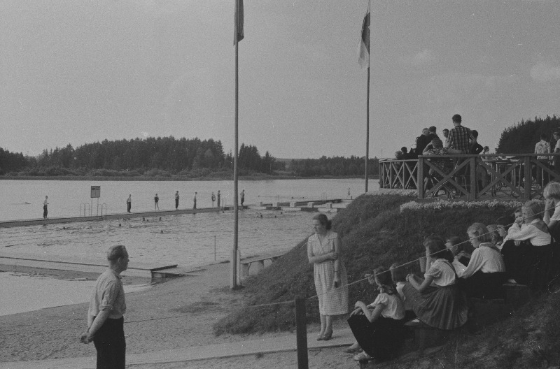 Võistlused sõudmise 100 aastapäeva tähistamiseks. (Esimene sõudeklubi Venemaal asutati 1860 aastal Peterburis).