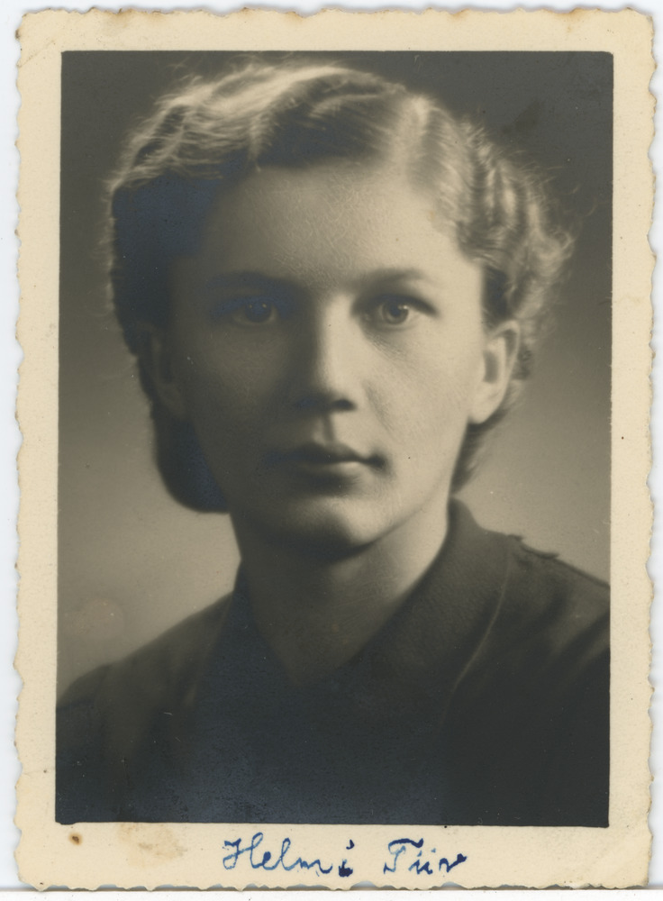 Helmi Tiiv, portreefoto