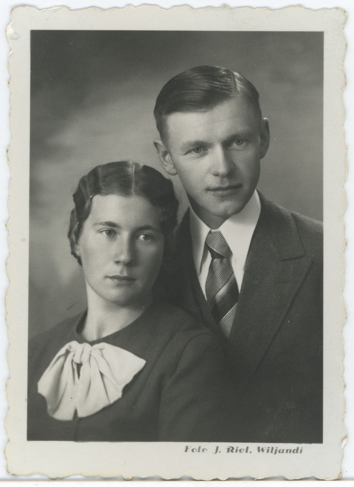 Määratlemata isikud - noor naine ja mees