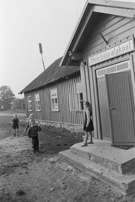 Anseküla Algkooli välisvaade.