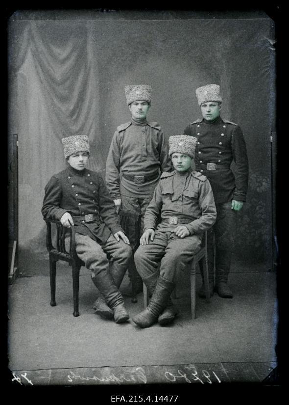 Grupp sõjaväelasi, (foto tellija Bojarinoff [Bojarinov]).