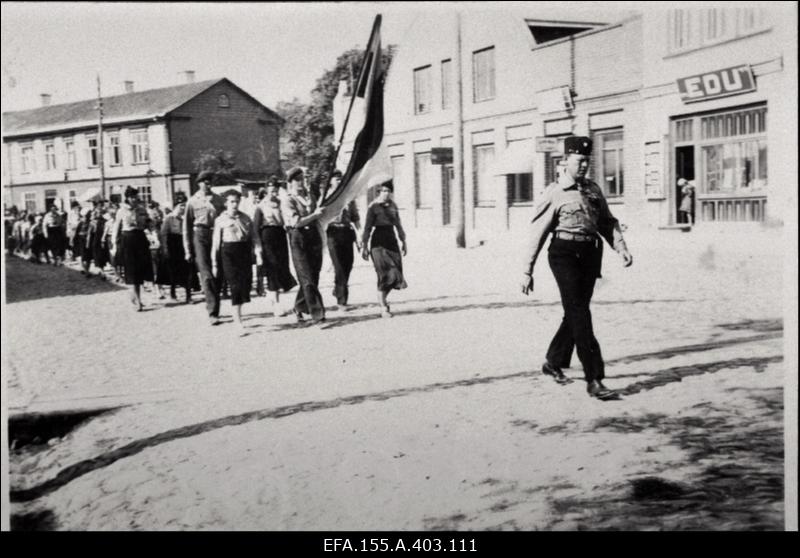 Noorte Kotkaste Lääne Malev. Laagrid Paliveres, Elvas, Pirital, Sillapääl jm. Haapsalu, Palivere, Risti, Veltsa, Peru, Lihula jt. rühmade tegevusest.