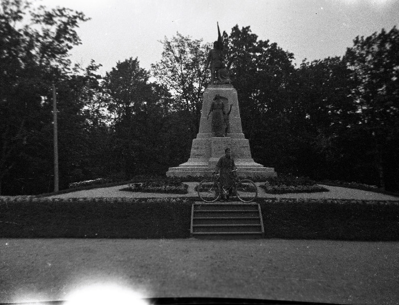 Viljandi vabaduse sammas.