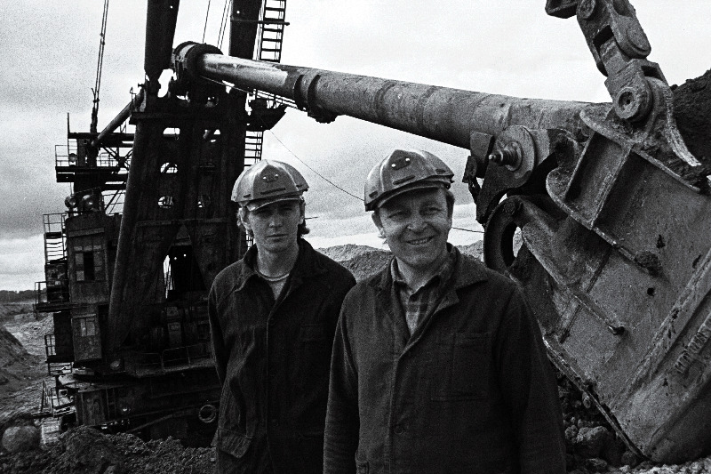 Maardu Keemiatehase paljandustööde ekskavaatori juht Nikolai Igonin ja tema abi Anatoli Stabnoi.