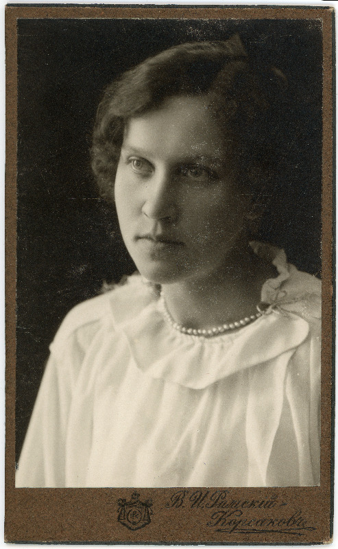 Tundmatu neiu portree