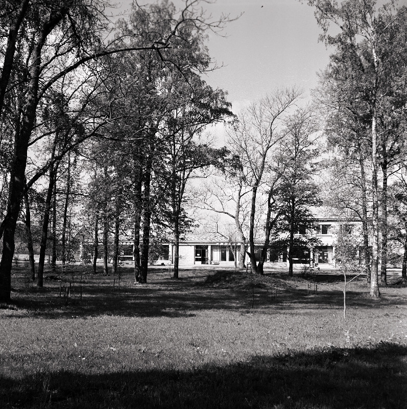 Vaade hoonele Vinni näidissovhoostehnikumis.