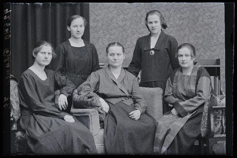 Grupp naisi, (foto tellija Rebane).