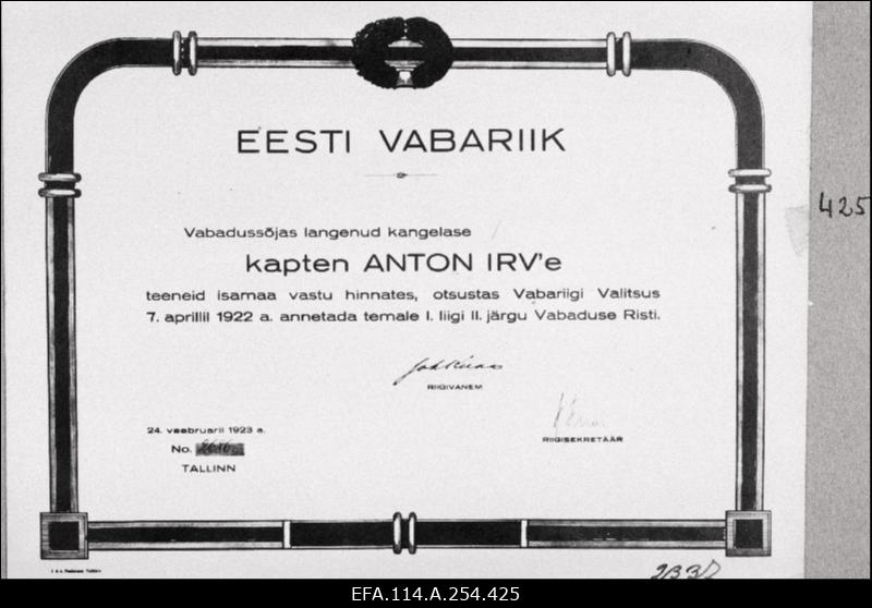 Vabadussõda. Õhu- ja merejõud, samuti soomustatud väeosad  lahingutegevuses. Välisriikide [Läti, USA, Soome, Inglismaa, Taani] laevad Tallinna sadamas. Soomusrongid nr. 1, nr. 5 ja nr. 4. Põhjapiirkonna Kommuunide Rahvakomissaride Nõukogu ja III Ülevenemaalise Tööliste Soldatite ja Talupoegade Saadikute Nõukogu fotod. Taani vabatahtlikud ja Soome ajakirjanikud Eestis. Välisriikide diplomaatide vastuvõtud 1920.a. alguses. Peeter I ausamba mahavõtmine.
