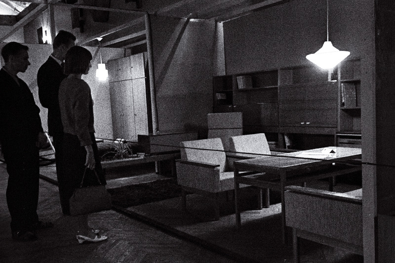 Vaade mööblivabriku "Viisnurk" uuele elutoakomplektile 1968.a toodetava mööbli näitusele.