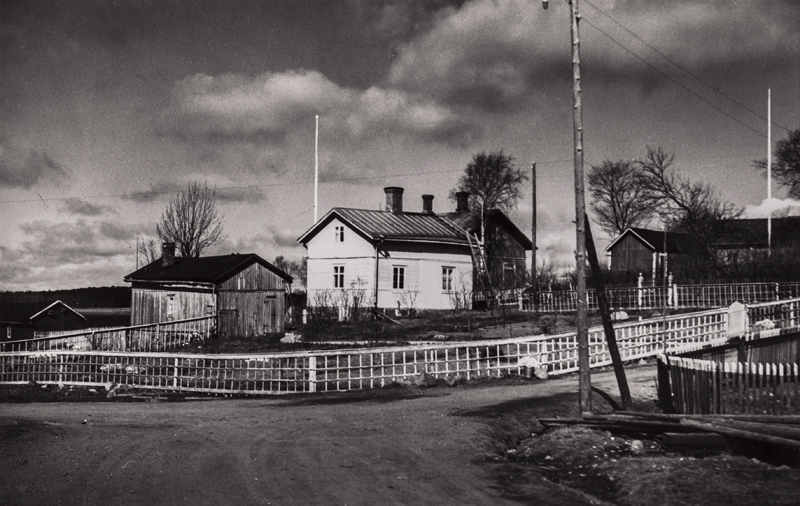 Pikisaaren tienhaara; ulkokuva