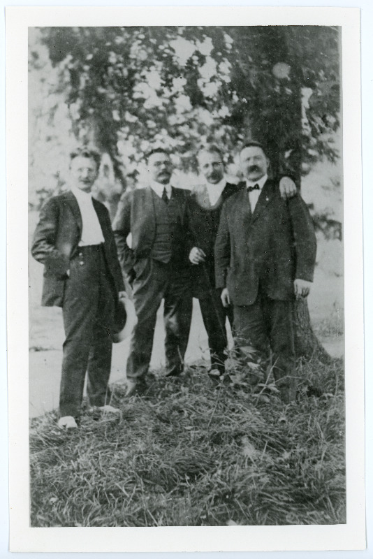 Hans Pöögelman, J. Palmer, Nikolai Janson, A. Korknobel - Uue Ilma toimetuse liikmed ja kaastöötajad suvel 1917 New Yorgis