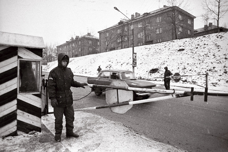 Eesti-Vene piiril. Tõkkepuu.