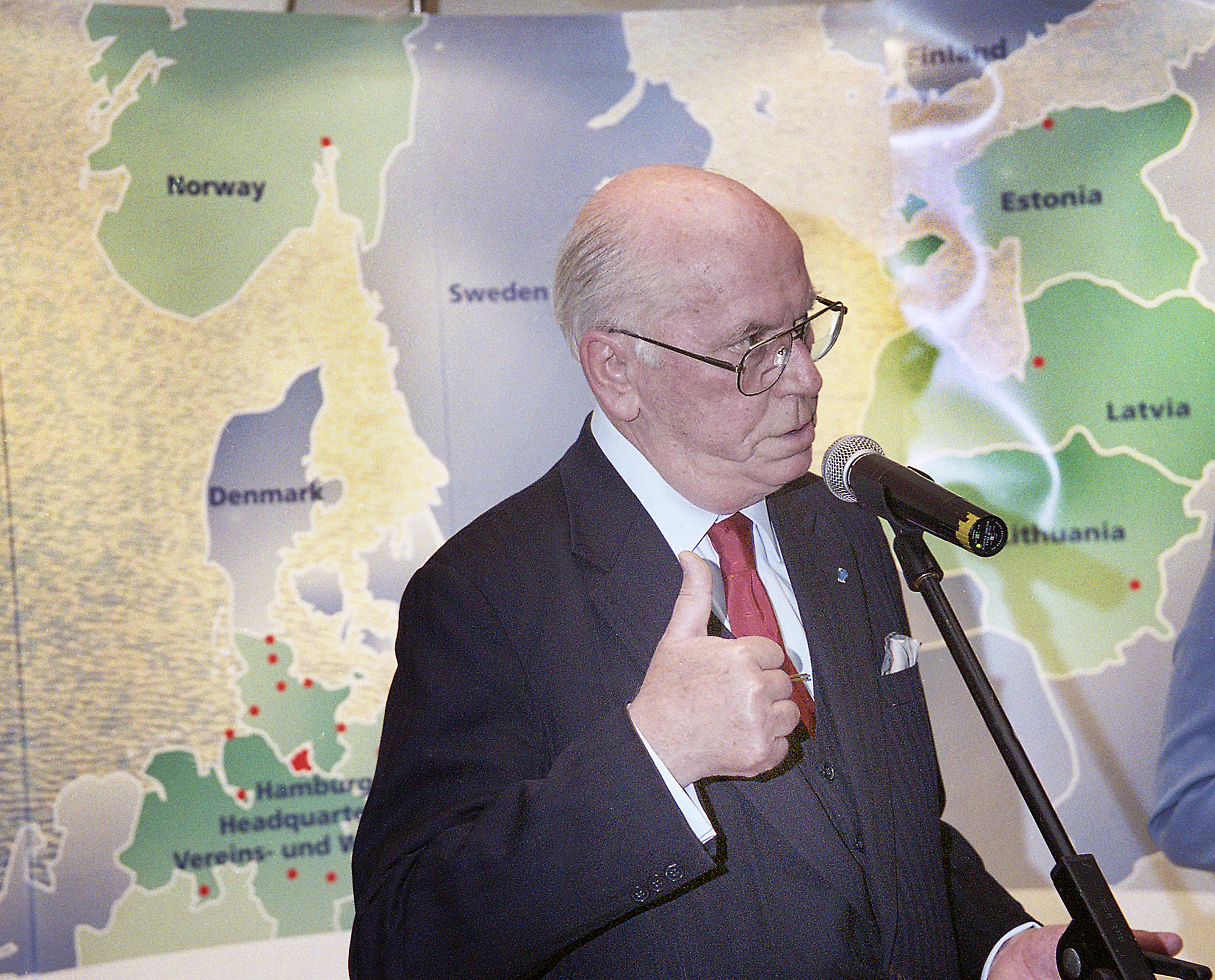 Lennart Meri Euroopa kaarti taustal 02