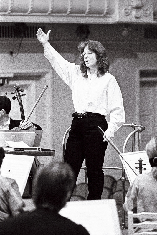 Sian Edwards Inglise rahvusooperi peadirigent.